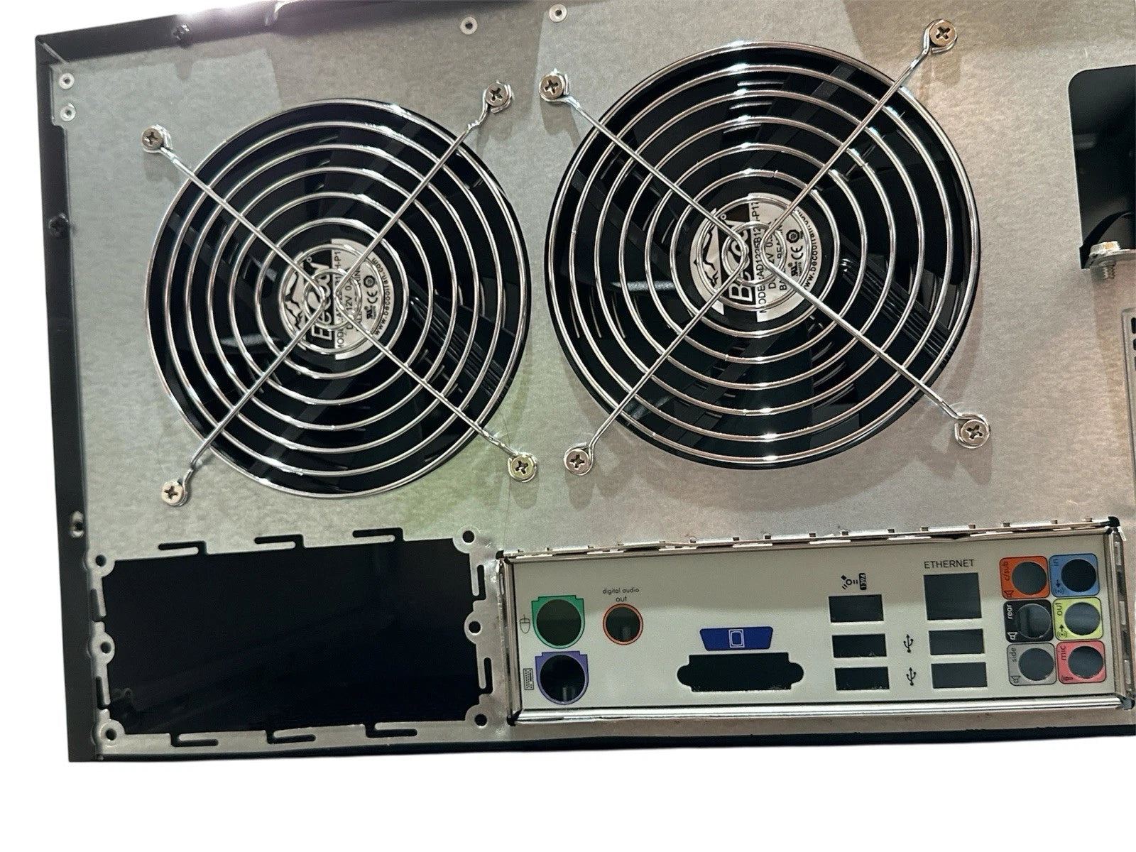 SilverStone CS381B Micro-ATX/Mini-DTX/Mini-Itx 8 Bay Hot Swap 2.5"/3.5" SAS-12G