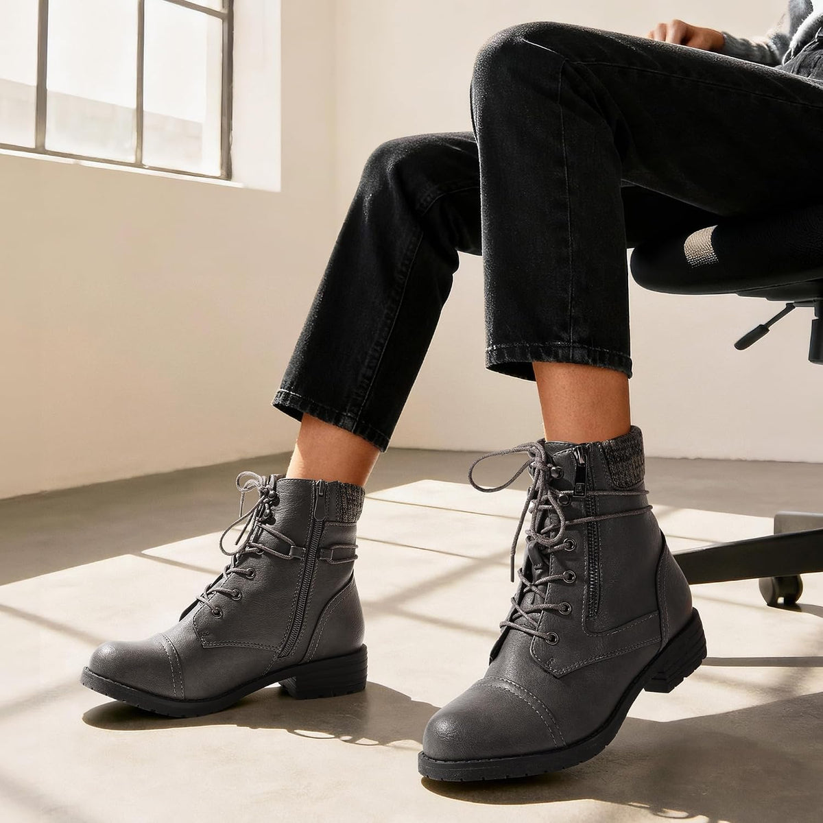 DREAM PAIRS Women's Lace Up Combat boots Ankle Booties