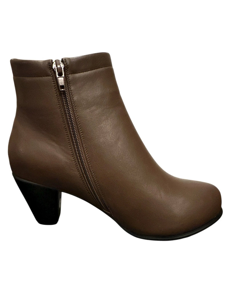 Llynda More Women's Faux Leather Comfortable Mid Heel Ankle Boot ( 6, Brown )