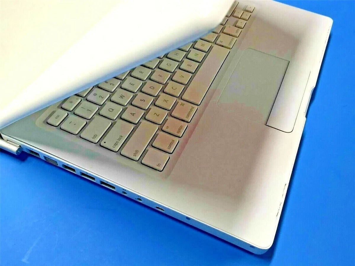 Apple MacBook 2008 A1181 13.3" core 2 Duo 2.4GHz 3GB RAM 160GB HDD + Office