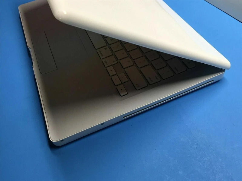Apple MacBook 2008 A1181 13.3" core 2 Duo 2.4GHz 3GB RAM 160GB HDD + Office